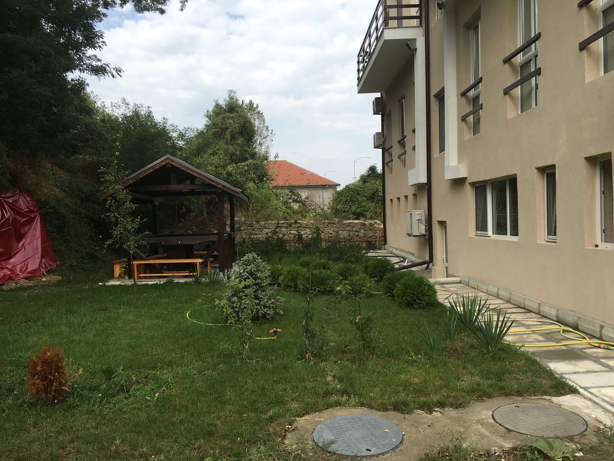 By The River Hotel Oryakhovo Exterior photo